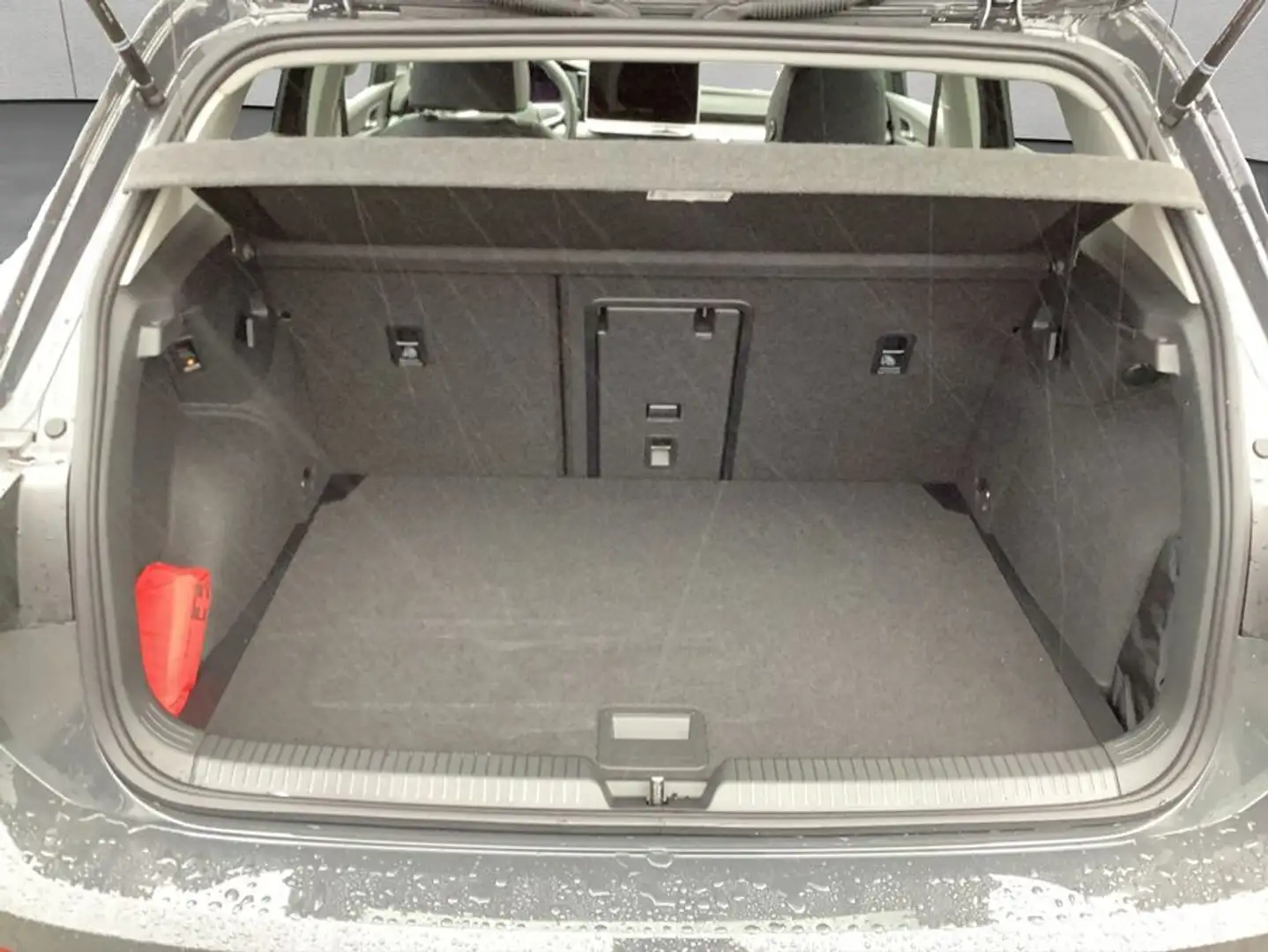Volkswagen Golf 1.5 eTSI OPF DSG Style Grau - 2