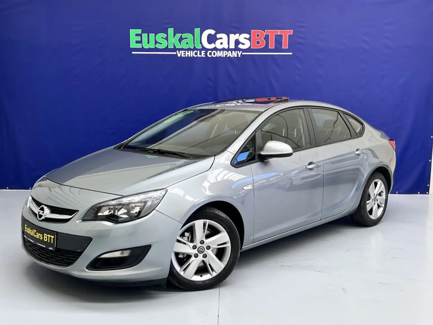 Opel Astra Sedán 1.7CDTi Selective Business Gris - 1