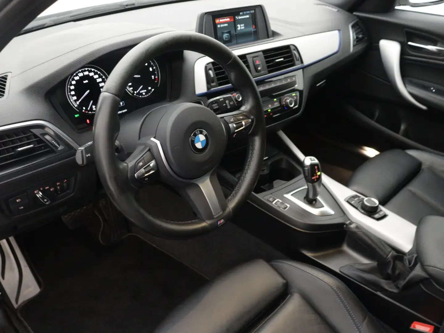BMW 120 1-serie 120i Edition M-Sport Shadow High Executive Wit - 2