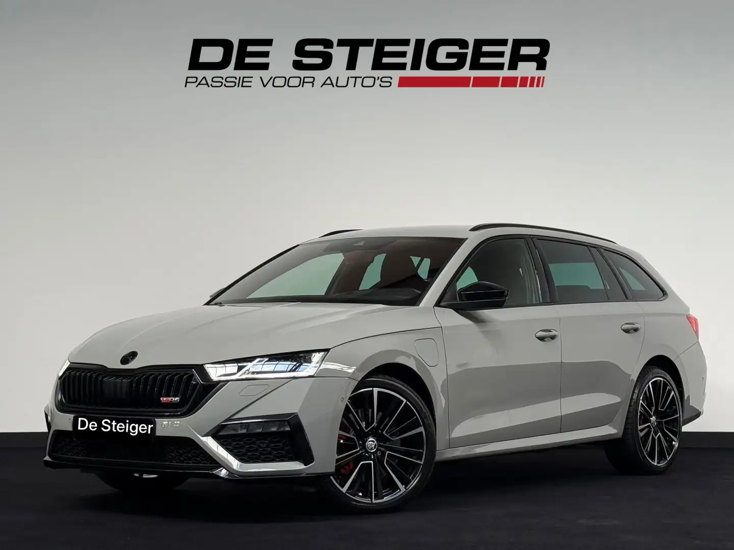 Skoda Octavia Combi 1.4 TSI RS iV PHEV ACC Sfeer Camera 245PK Grijs - 1