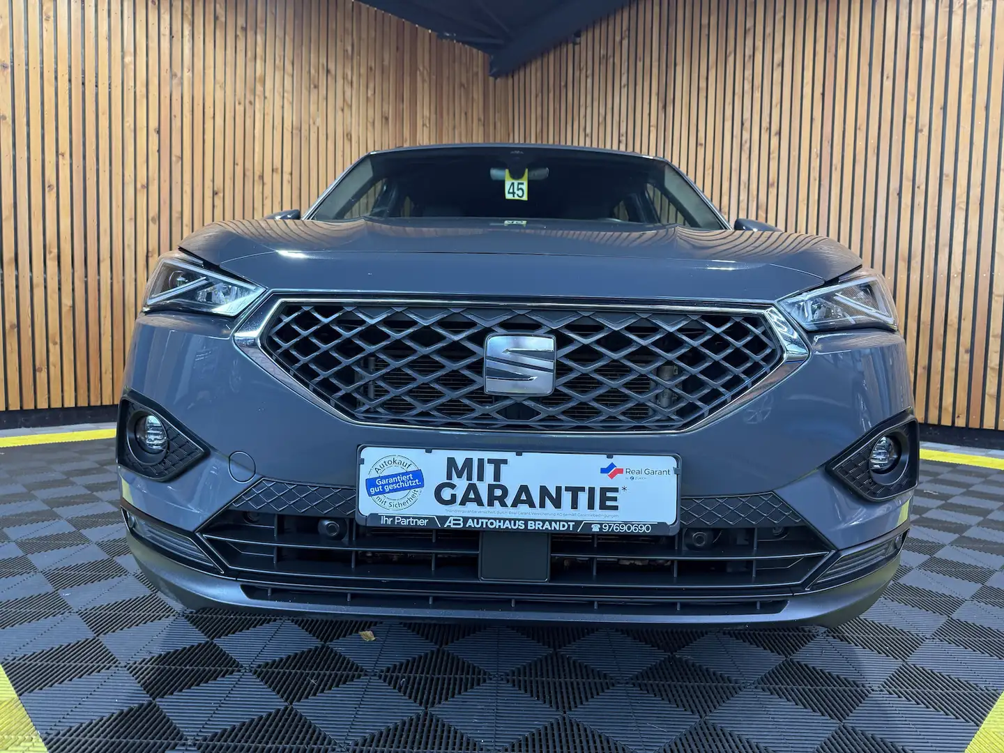 SEAT Tarraco 2,0 TDI DSG *Navi*LED*Kam*VC*Beats*Keyl. Grau - 2