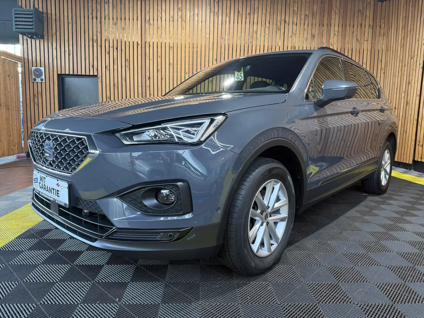 SEAT Tarraco 2,0 TDI DSG *Navi*LED*Kam*VC*Beats*Keyl. Grau - 1