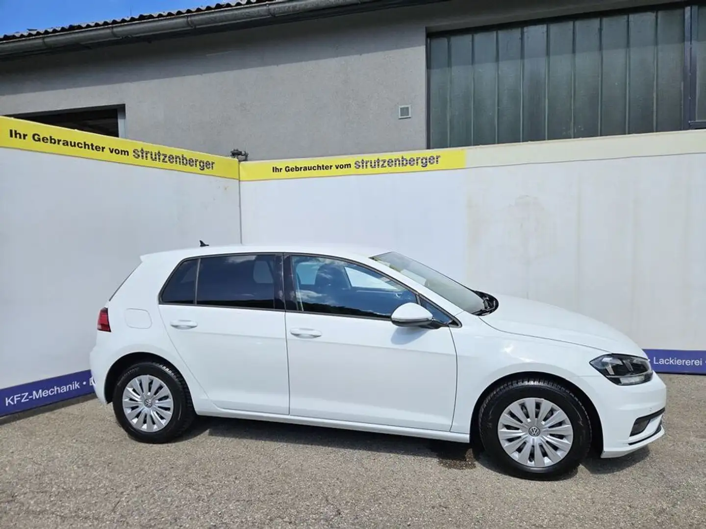 Volkswagen Golf VII 1,6 TDI 85KW Navi PDC Tempomat Weiß - 1