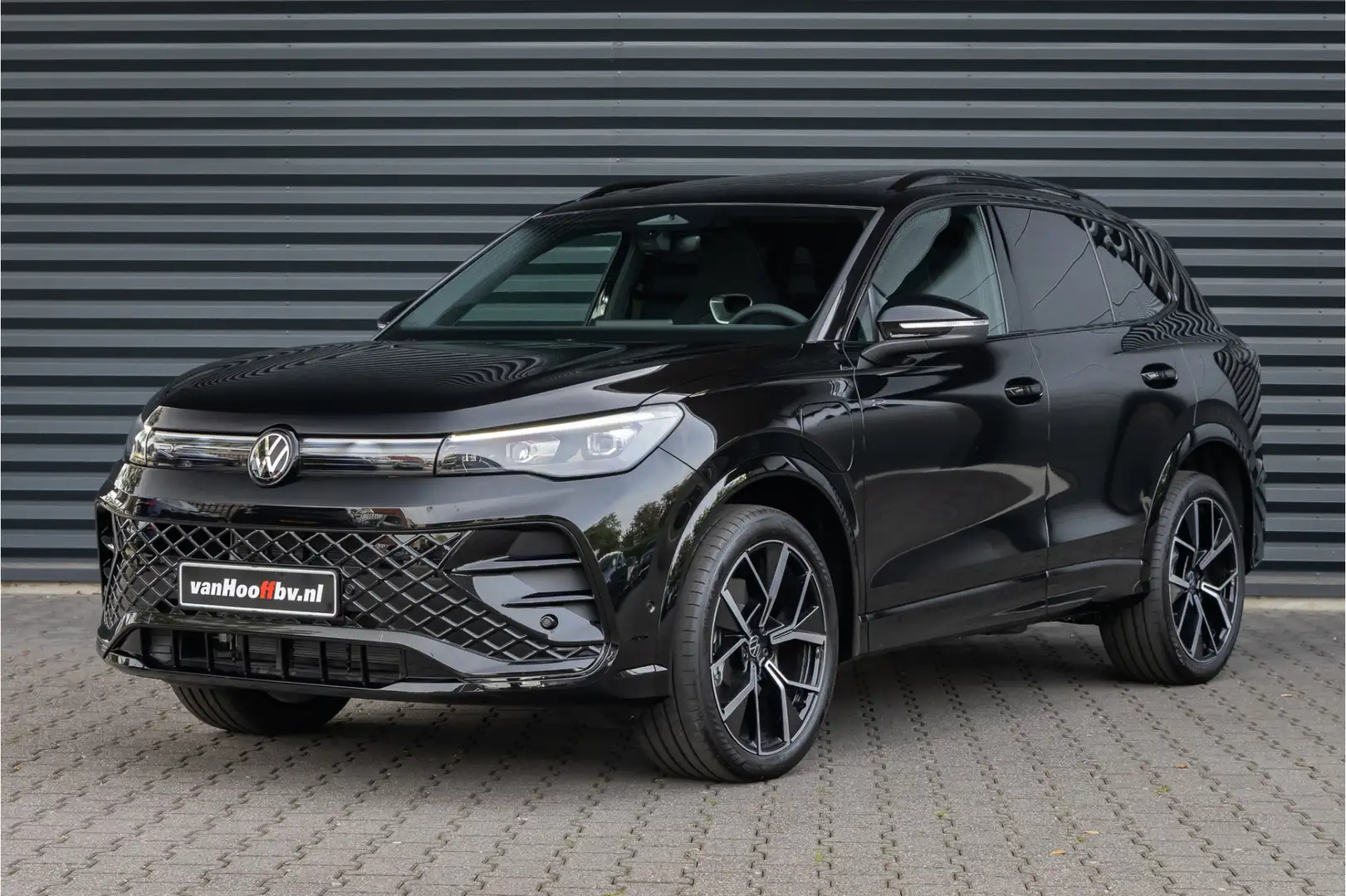 Volkswagen Tiguan 1.5 eHybrid R-Line Pano-20''-Black Nero - 1