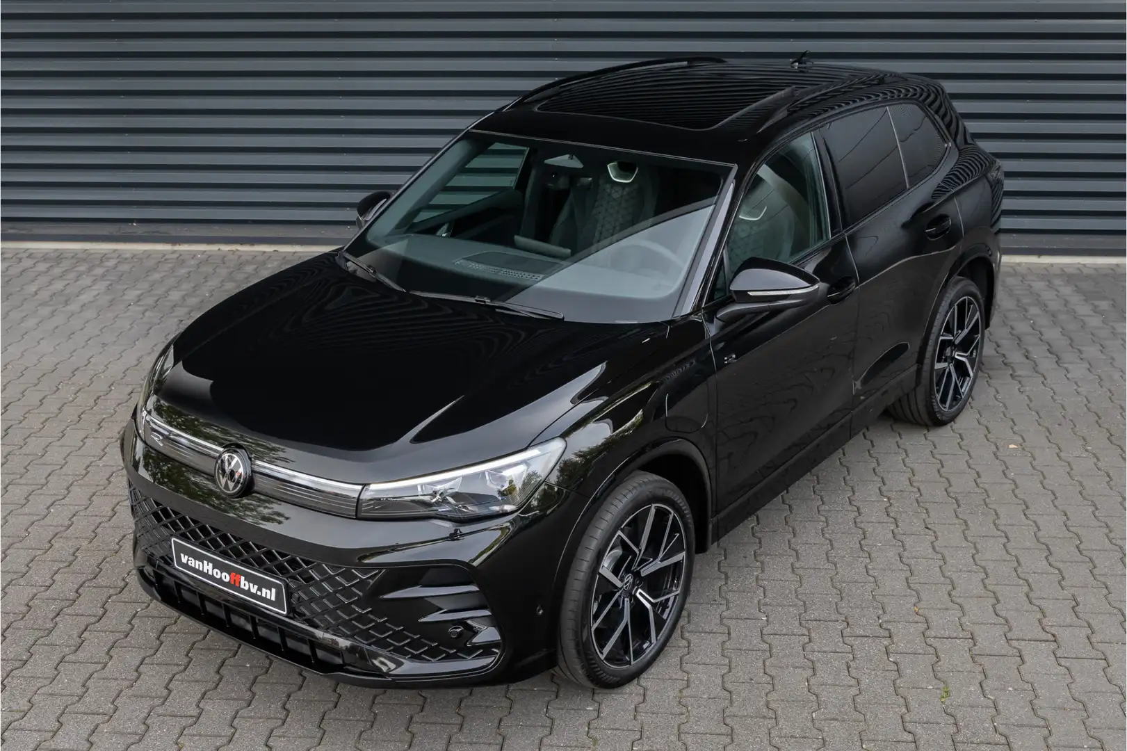 Volkswagen Tiguan 1.5 eHybrid R-Line Pano-20''-Black Nero - 2