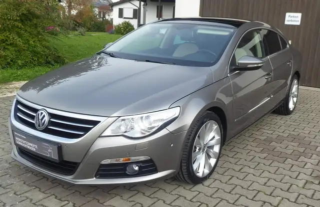 Volkswagen Passat CC 2.0 TDI DSG/XENON/DCC/18"ALU/PANO/NAVI/CLIMATRONIC