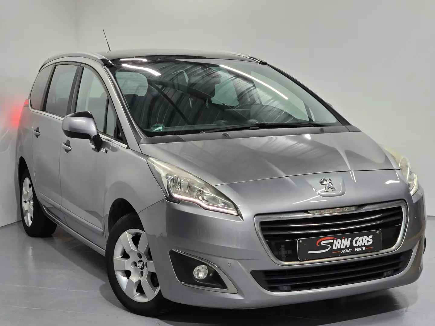 Peugeot 5008 1.6 HDi * 7 places * Toit Pano * Garantie 12M - 1