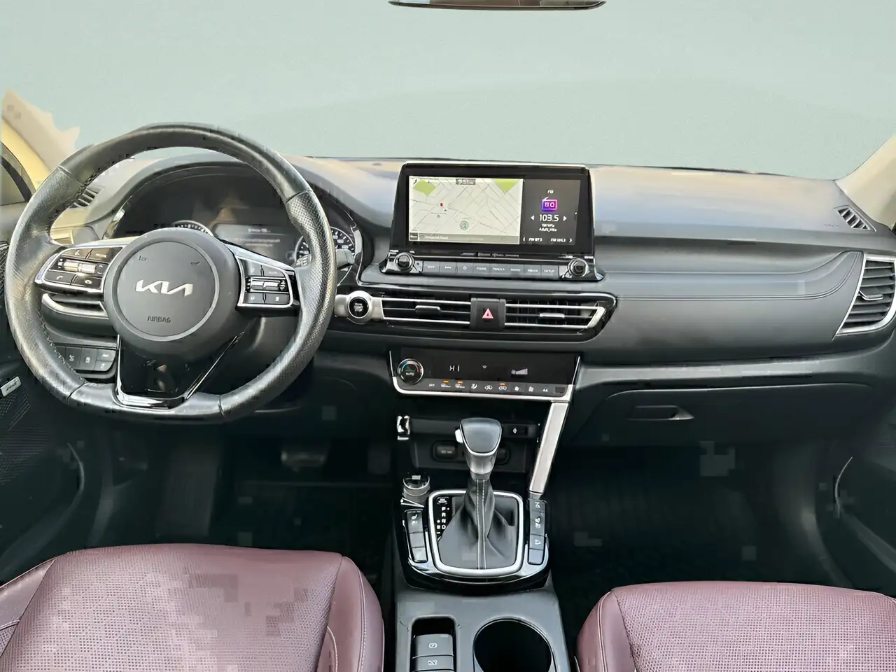 Kia Seltos снимка Kia Seltos