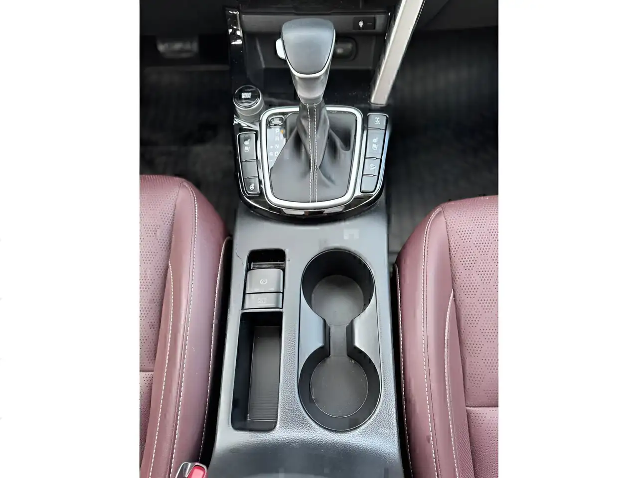 Kia Seltos снимка Kia Seltos