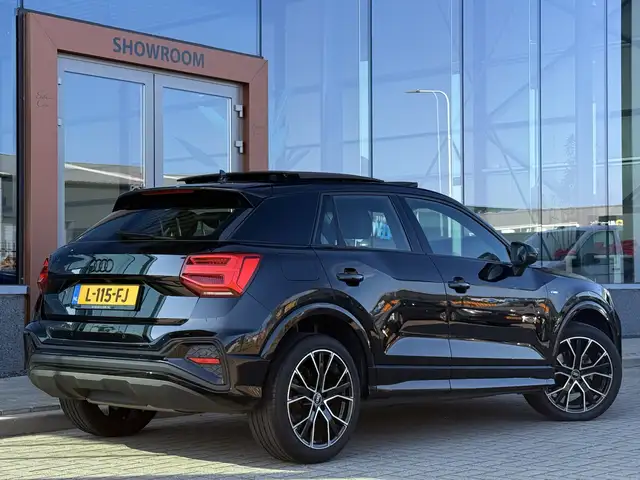 Audi Q2 view 12