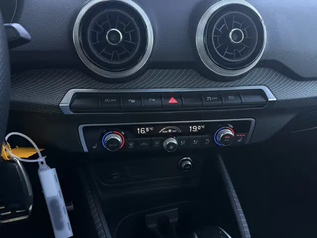 Audi Q2 view 22