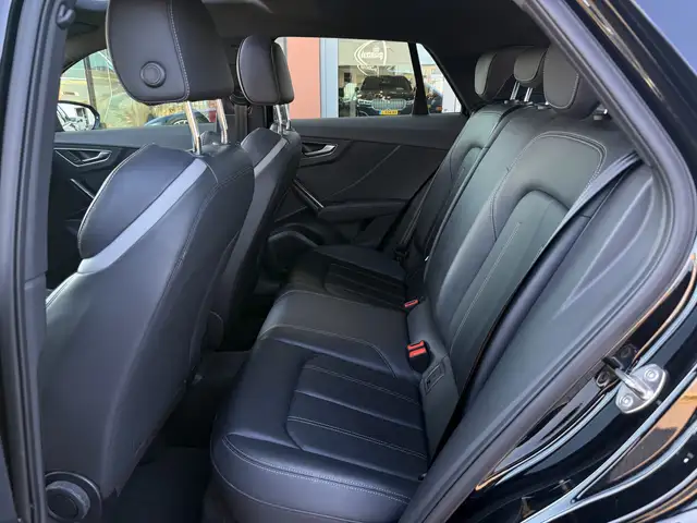 Audi Q2 view 8