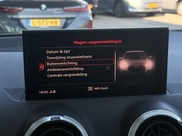 Audi Q2 view 28