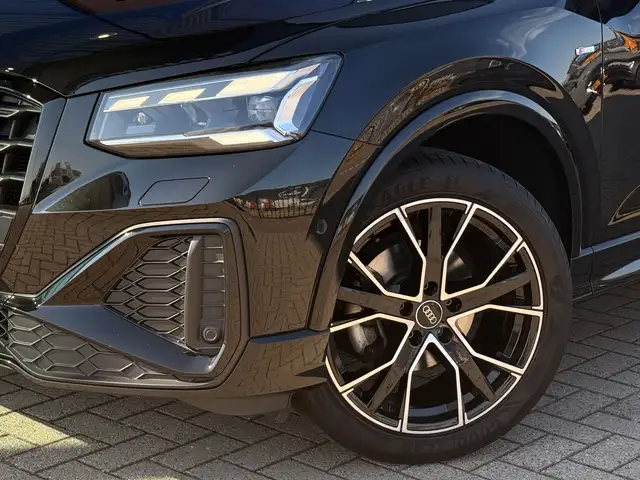 Audi Q2 view 4