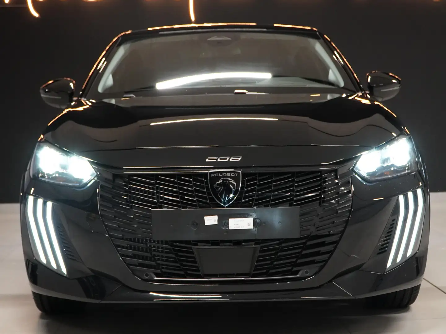 Peugeot 208 ENVY 1.2 Turbo 100pk Schwarz - 2