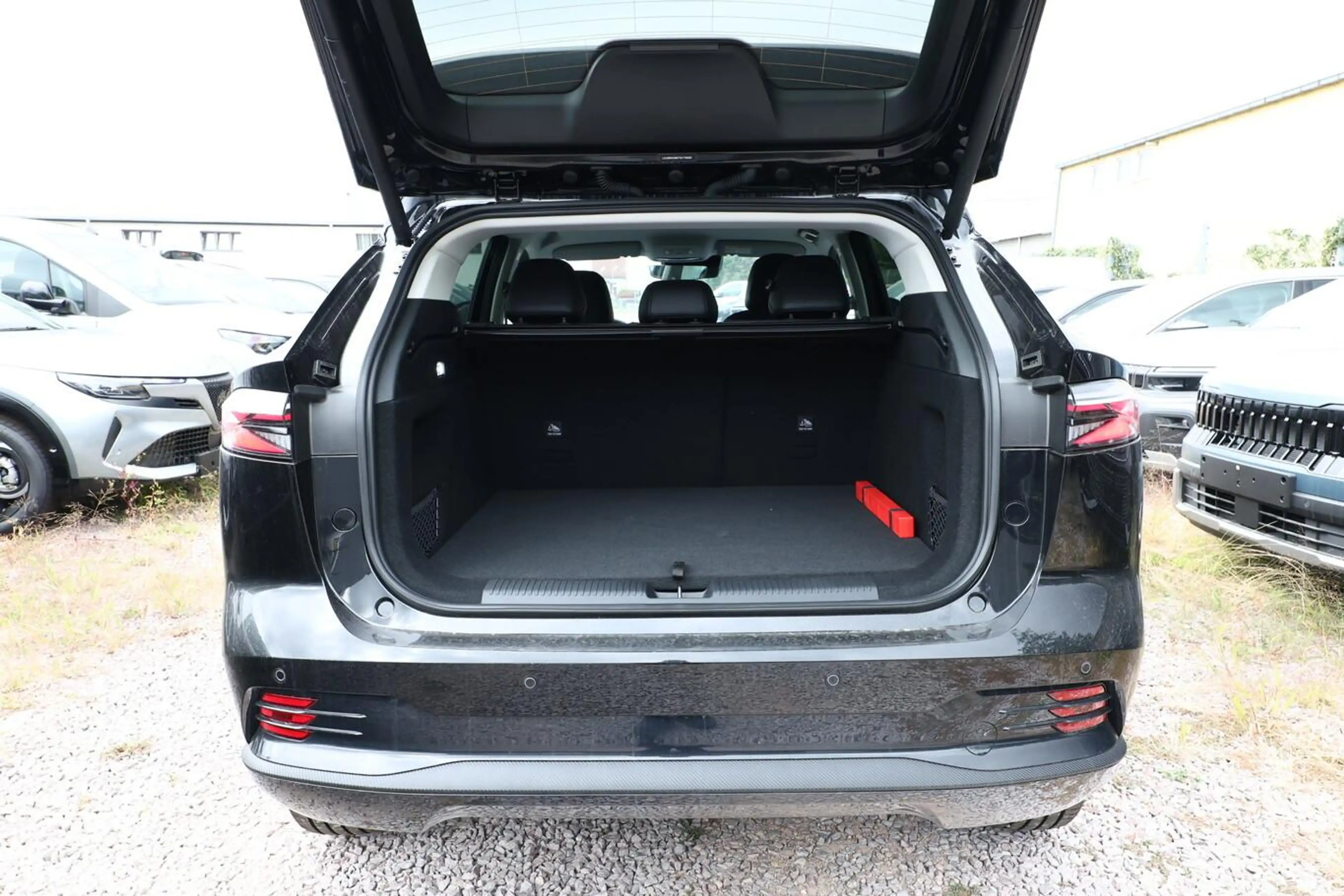 MG HS HEV+ Luxury ACC 360Kam SHZ eHK TotW KeyL 19Z — photo 11