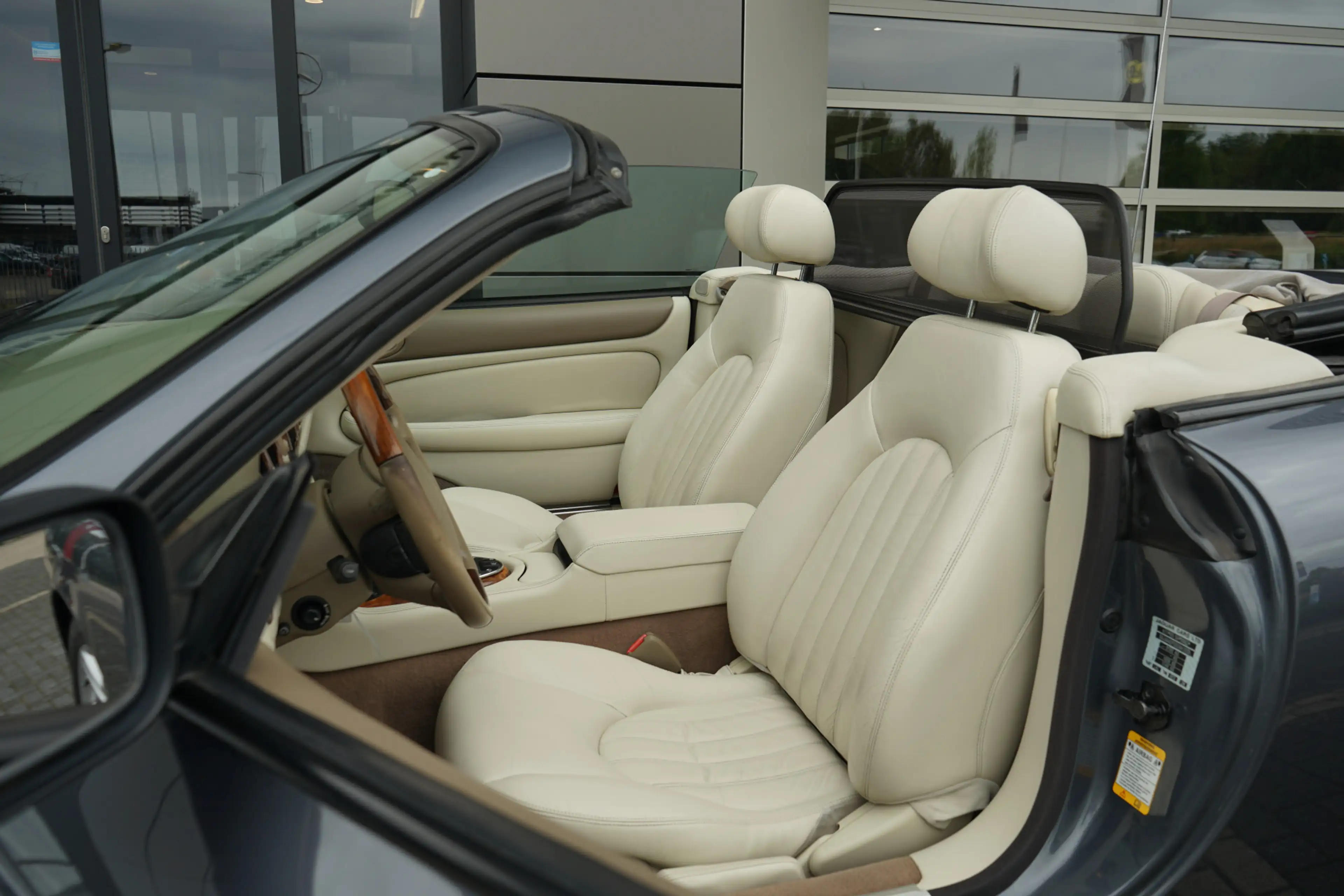 Jaguar XK8 4.2 V8 Convertible | Cruise control | — photo 13