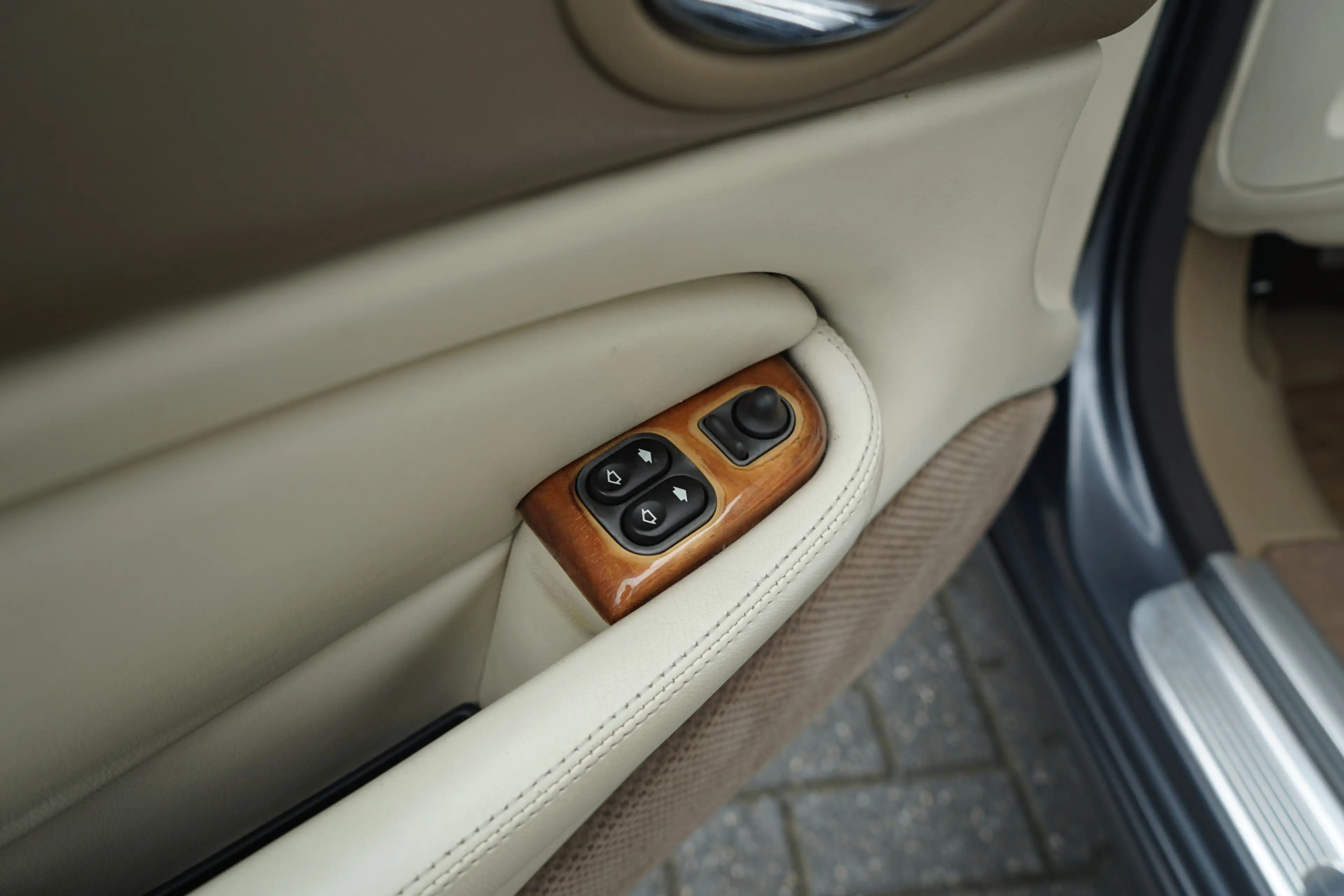 Jaguar XK8 4.2 V8 Convertible | Cruise control | — photo 16