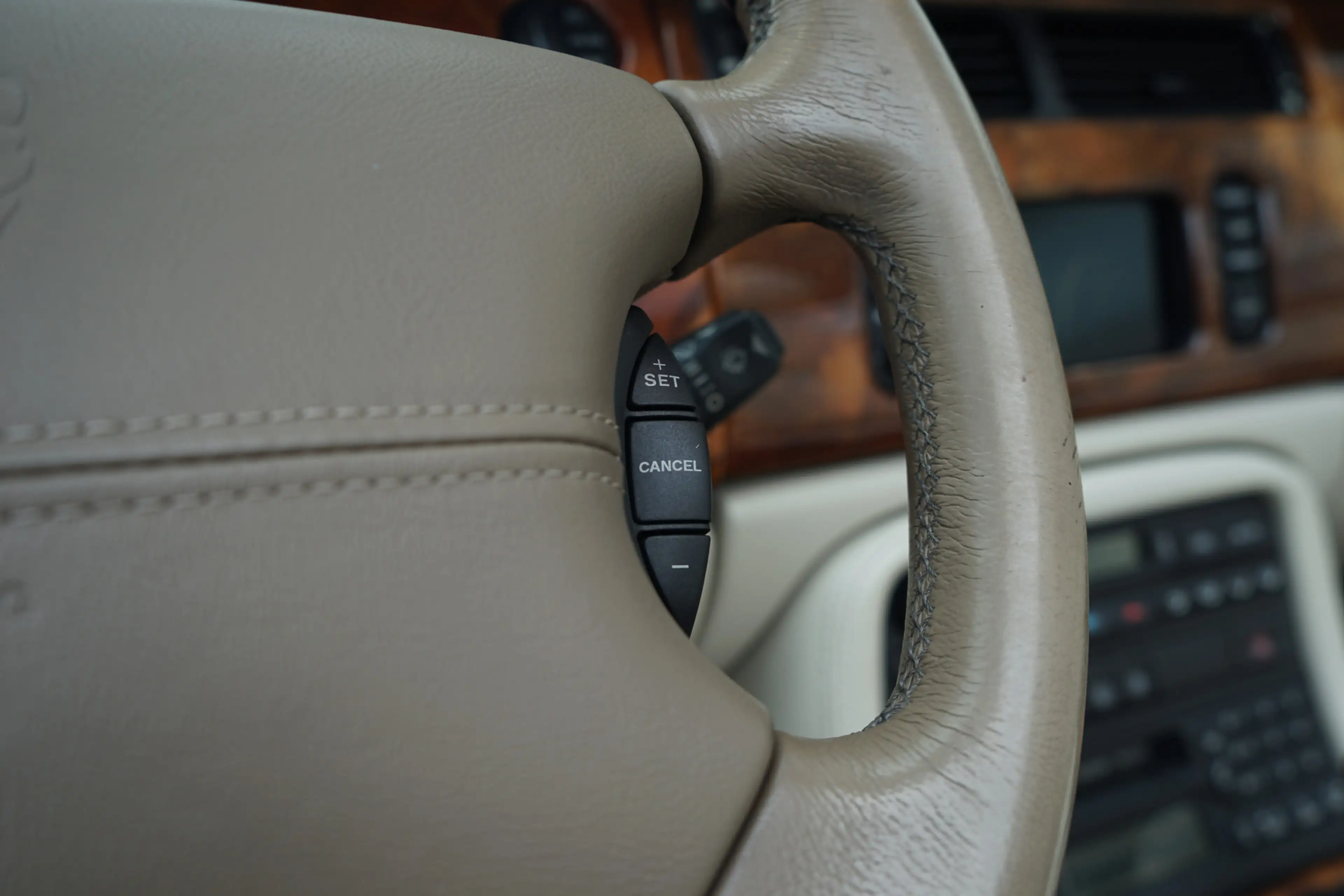 Jaguar XK8 4.2 V8 Convertible | Cruise control | — photo 21