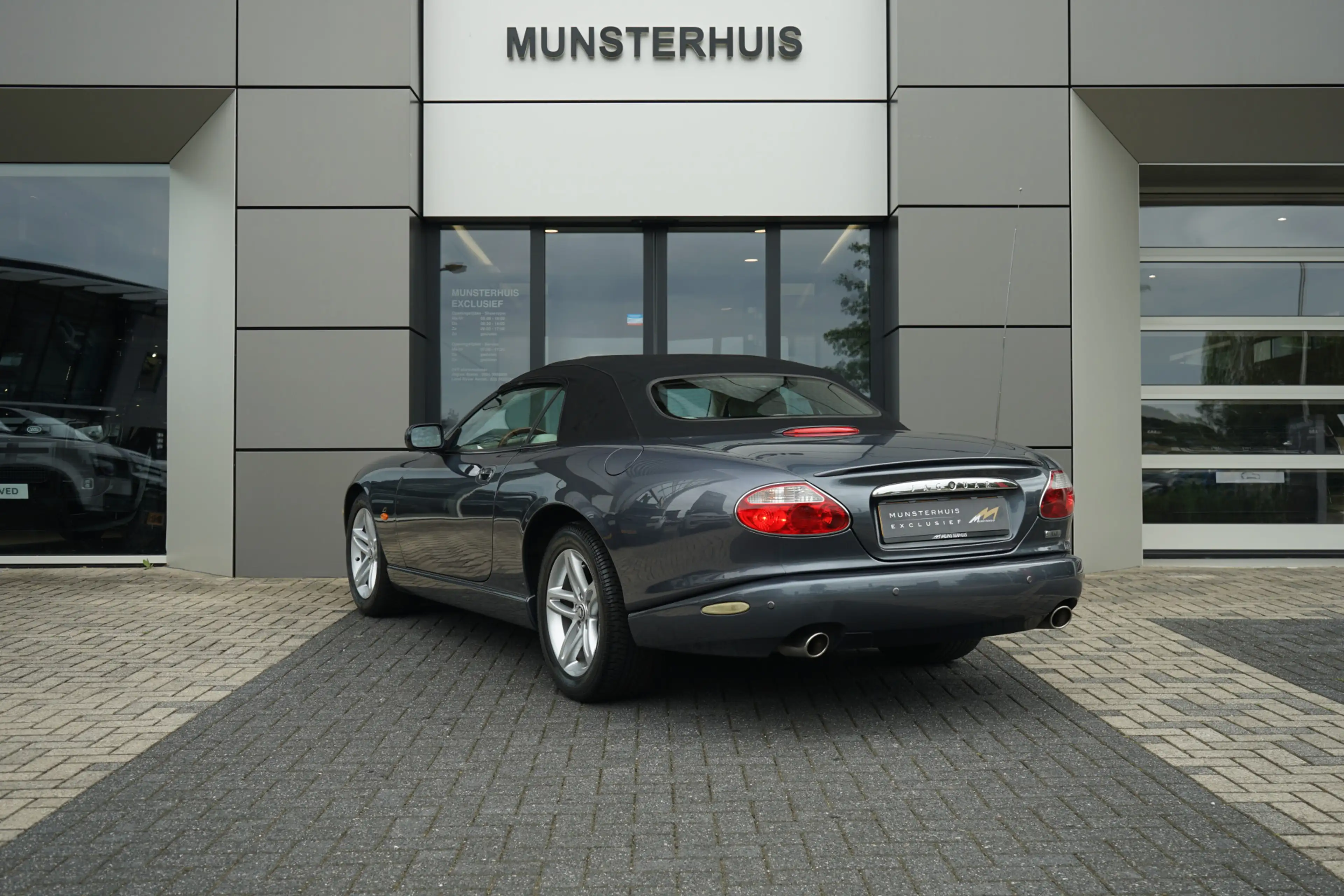 Jaguar XK8 4.2 V8 Convertible | Cruise control | — photo 14