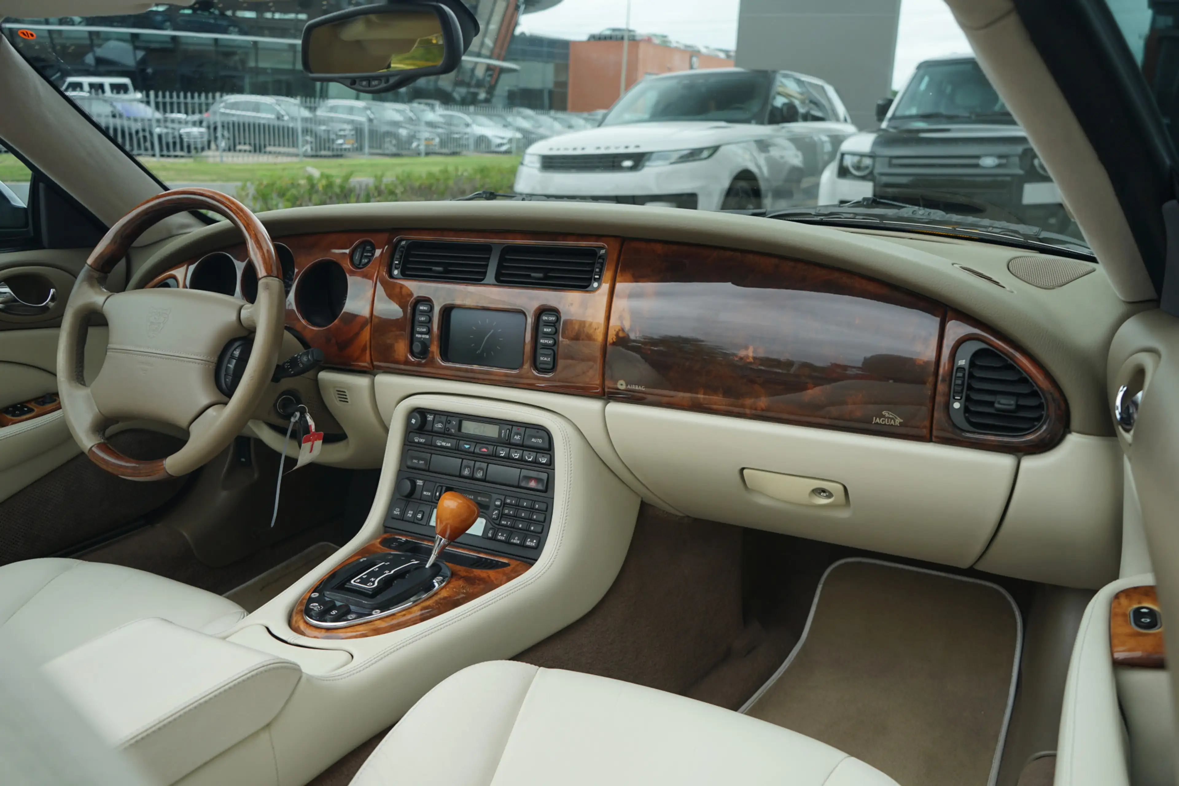 Jaguar XK8 4.2 V8 Convertible | Cruise control | — photo 3