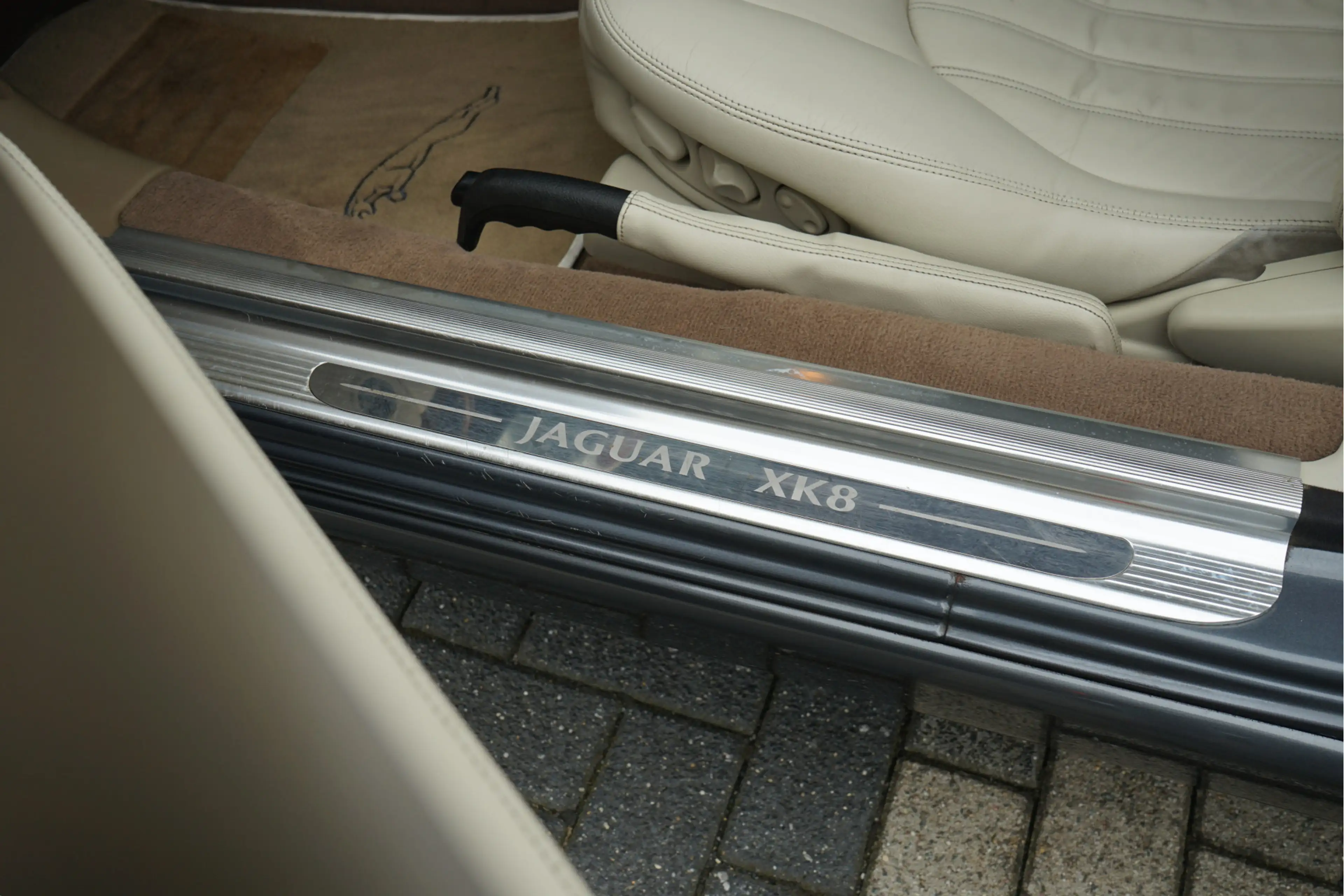 Jaguar XK8 4.2 V8 Convertible | Cruise control | — photo 17