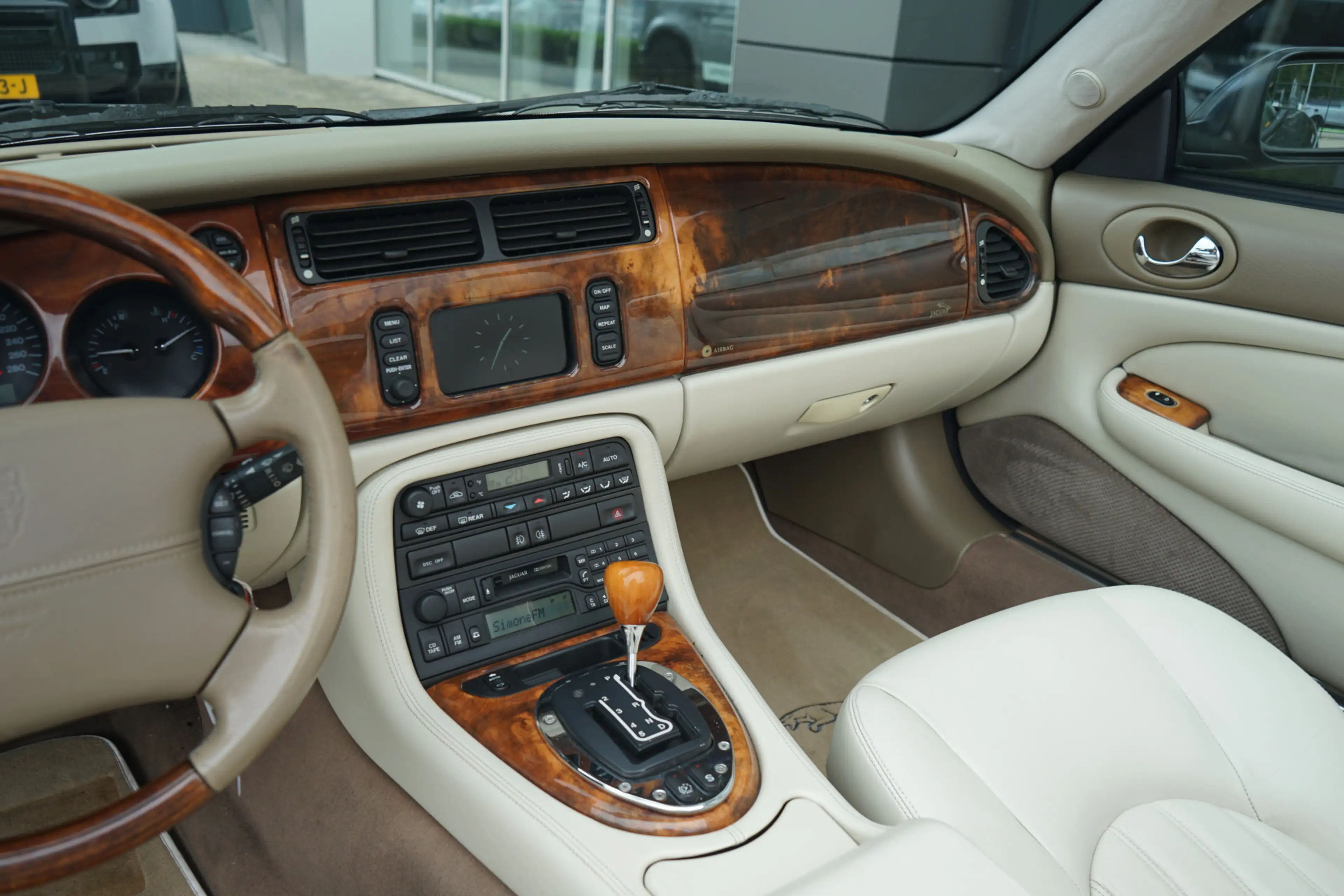 Jaguar XK8 4.2 V8 Convertible | Cruise control | — photo 15