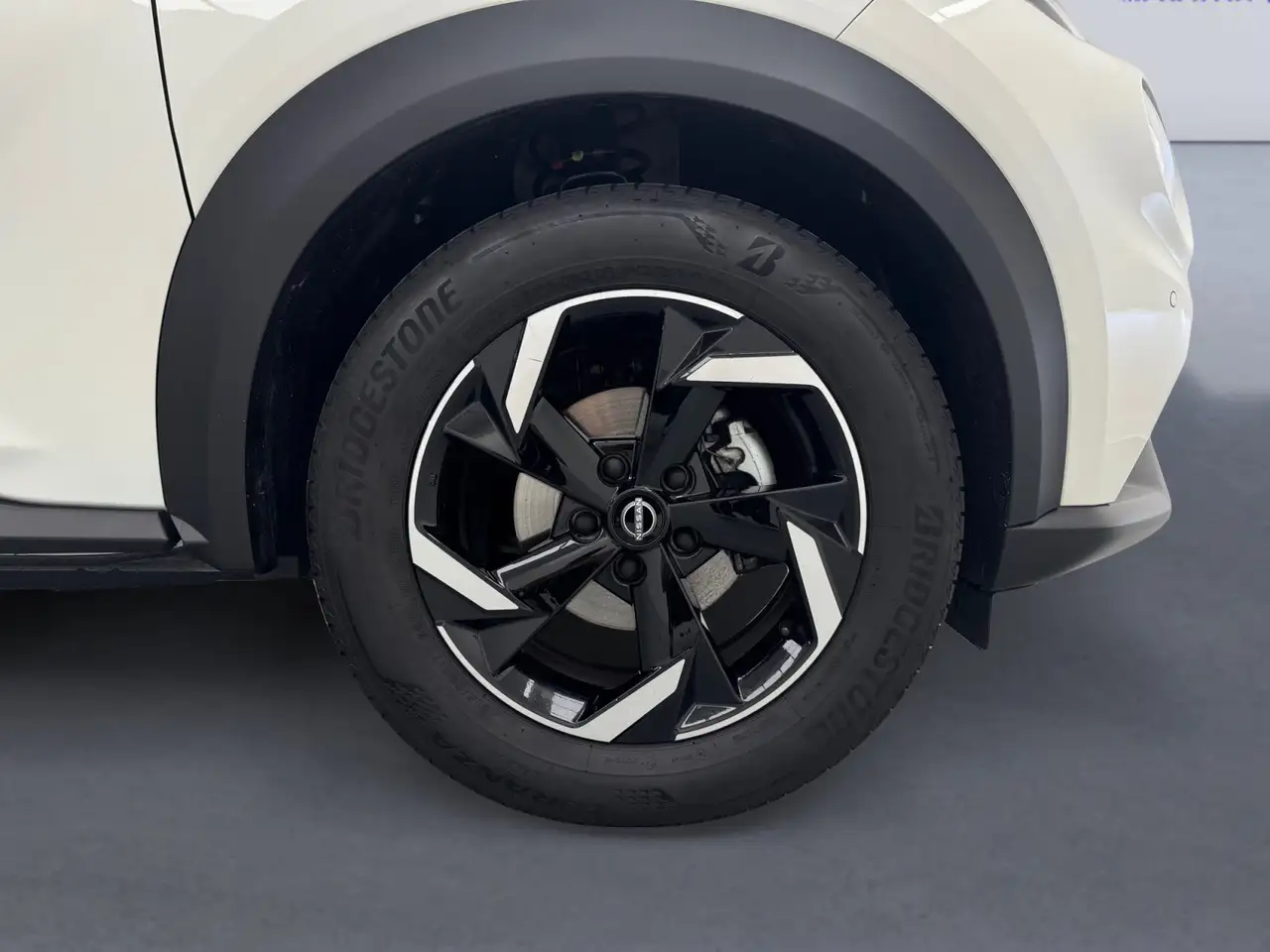 Nissan Juke 1.0 DIG-T 114 CV N-Connecta 5