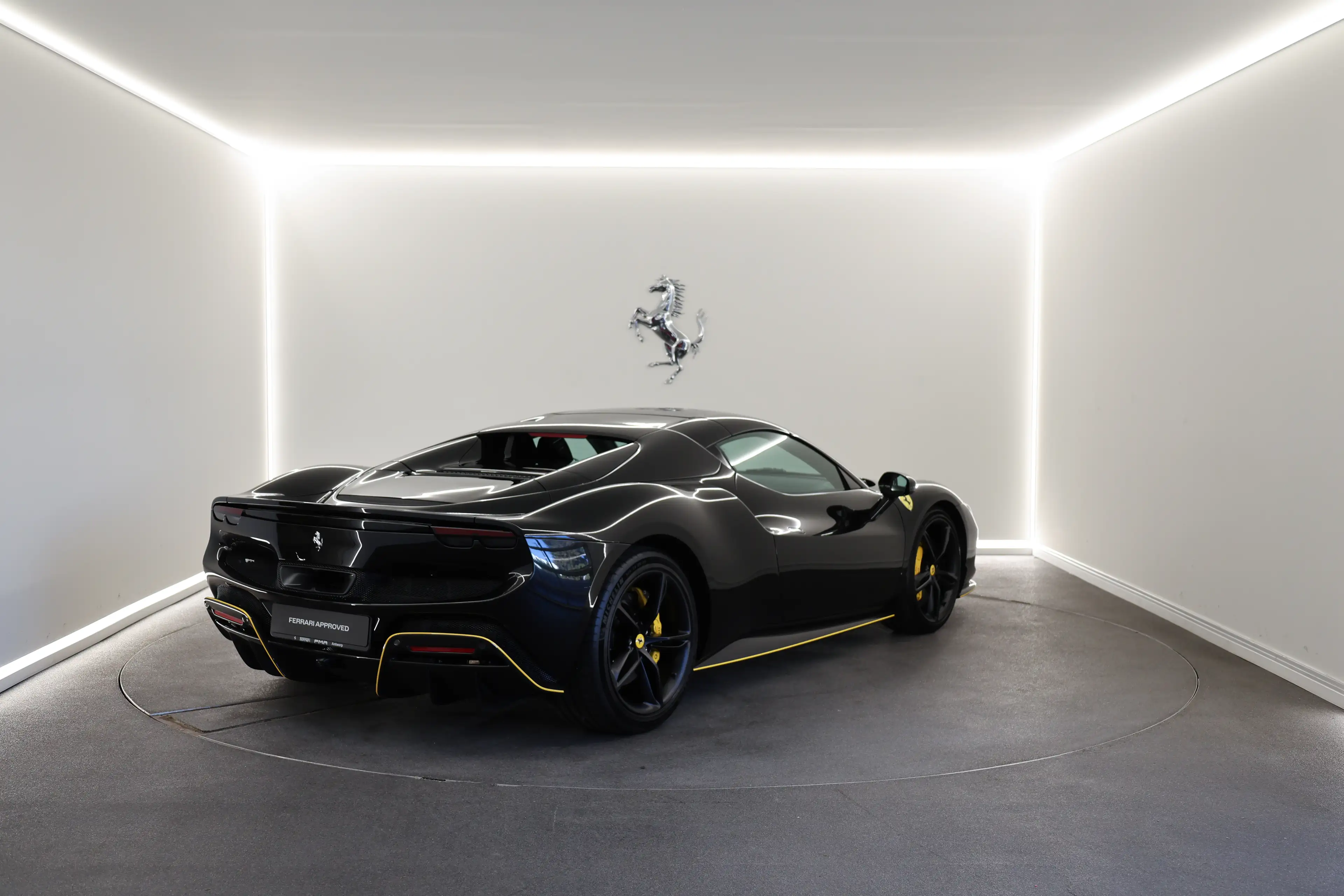 Ferrari 296 GTS Nero Daytona / Atelier Car / Ferrari Approved — photo 9