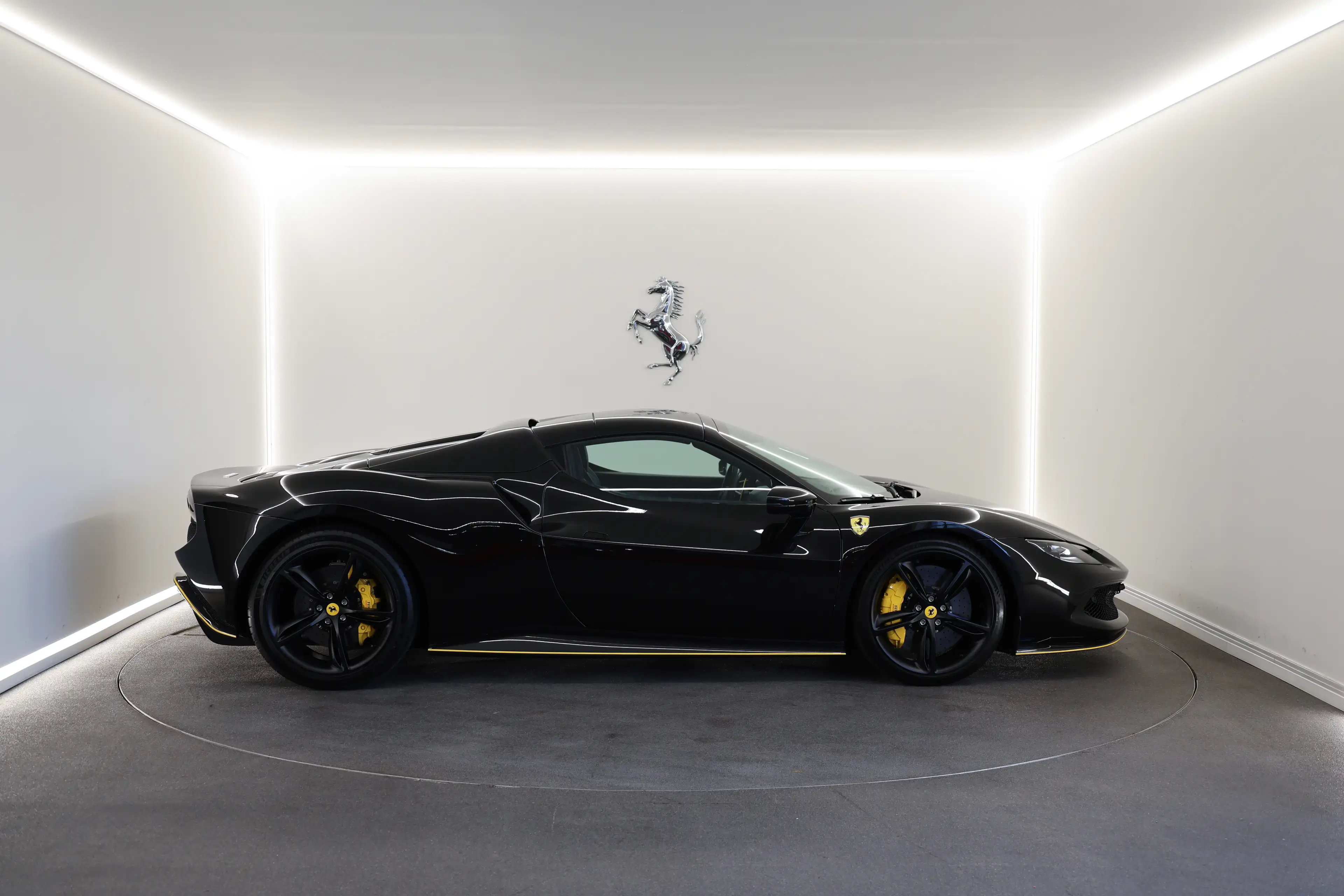 Ferrari 296 GTS Nero Daytona / Atelier Car / Ferrari Approved — photo 11