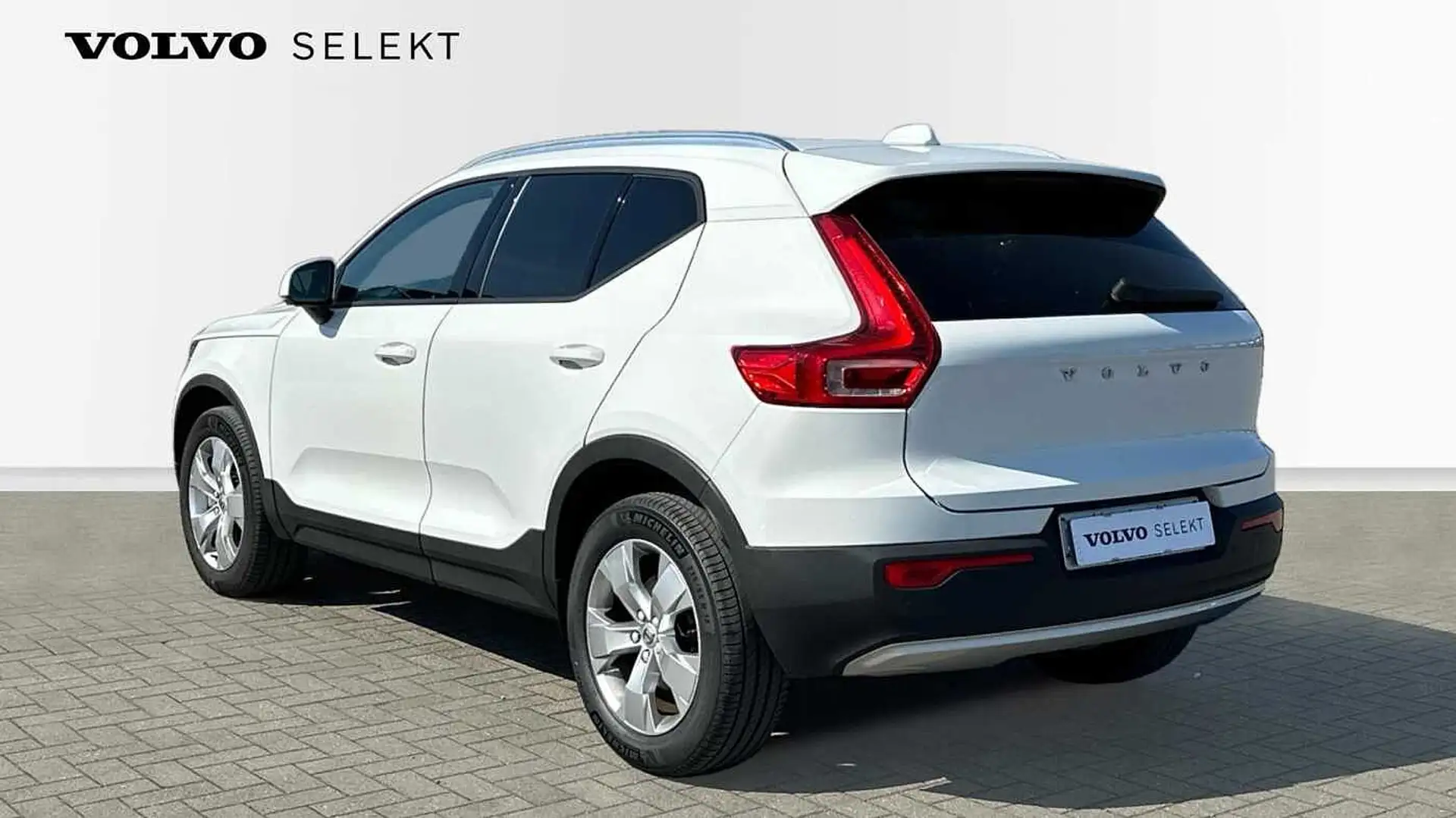 Volvo XC40 Momentum Advanced | B4 MHEV Wit - 2