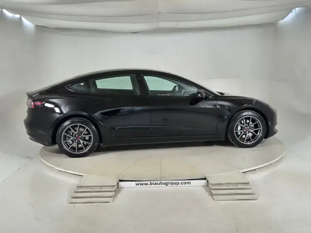 Tesla Model 3 view 5