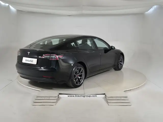 Tesla Model 3 view 4