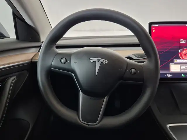 Tesla Model 3 view 9