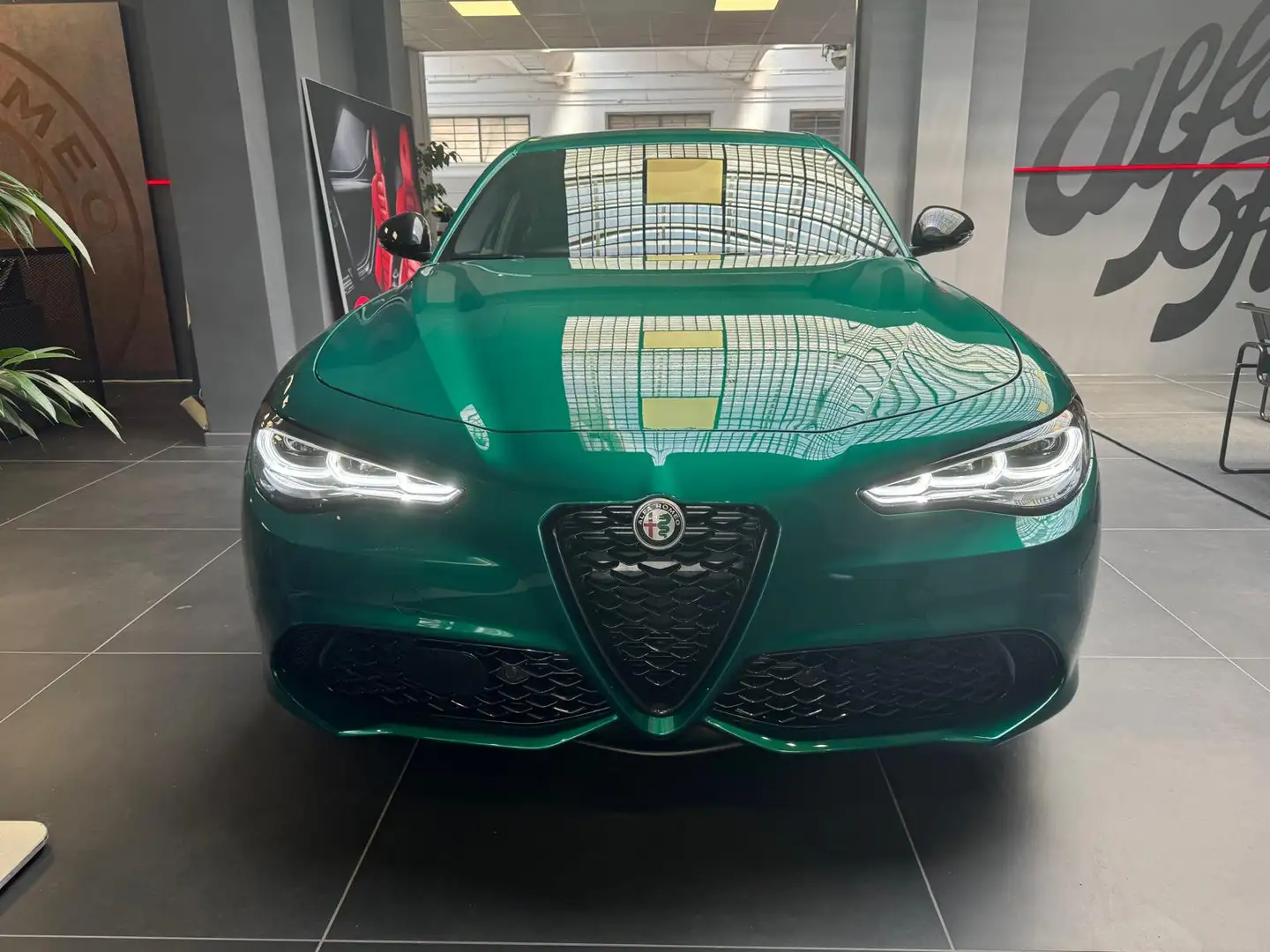 Alfa Romeo Giulia 2.0 Turbo Intensa Verde - 2
