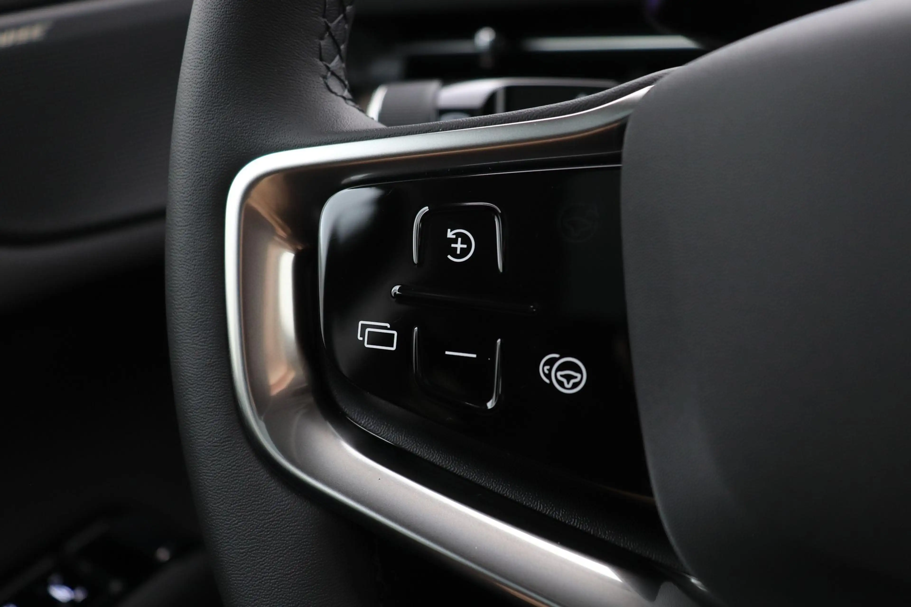 Volvo ES90 Single Motor Extended Range Plus 92 kWh | Head-Up — photo 34