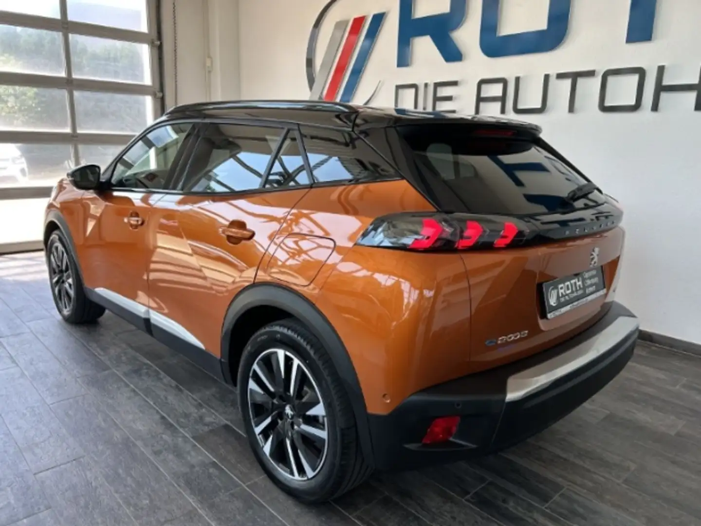 Peugeot 2008 e-136 Elektro GT Pack Navi LED Dyn. Kurvenlicht AC Orange - 2