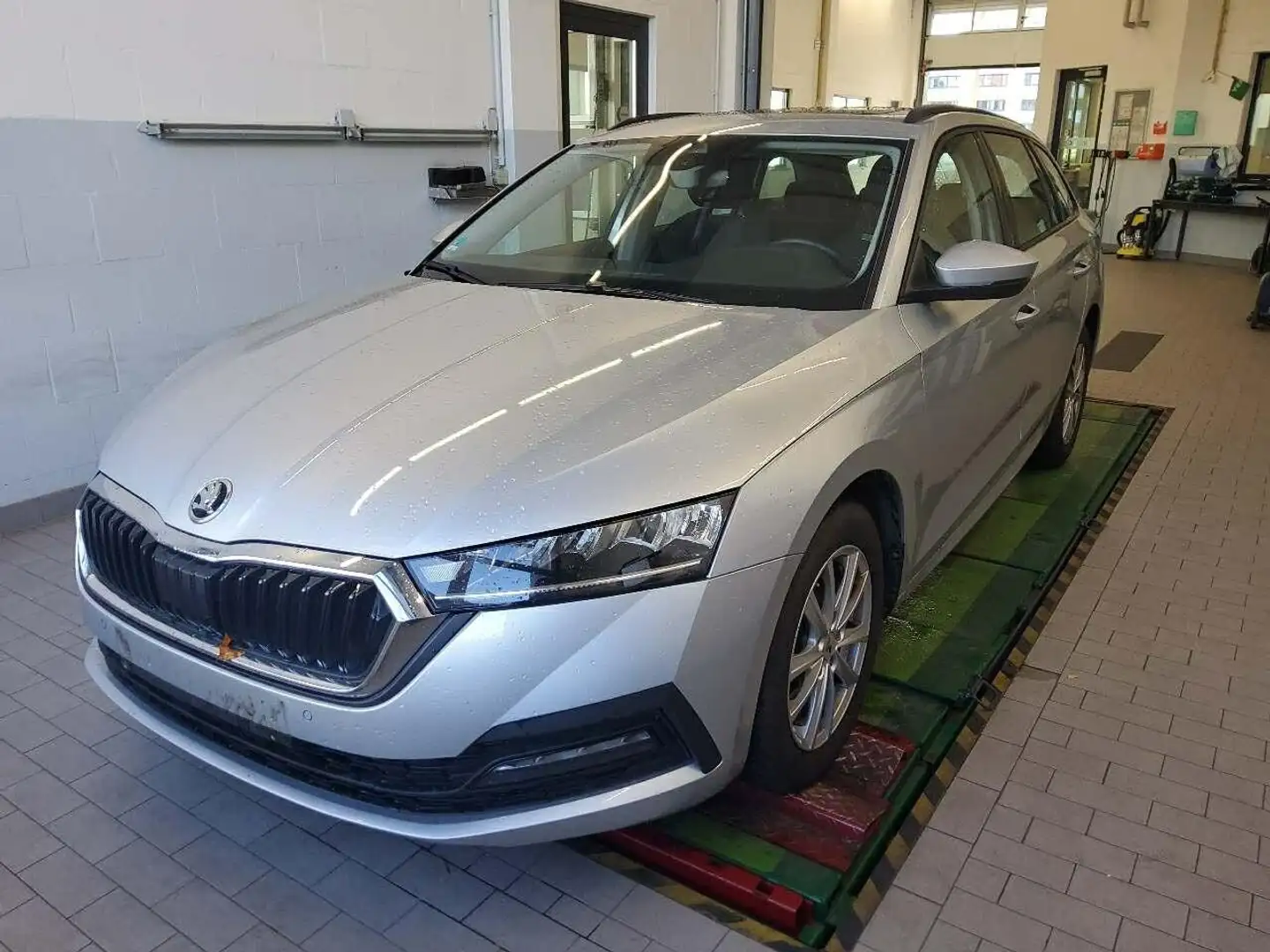 Skoda Octavia Combi Ambition Panorama Org 93'km Argent - 1