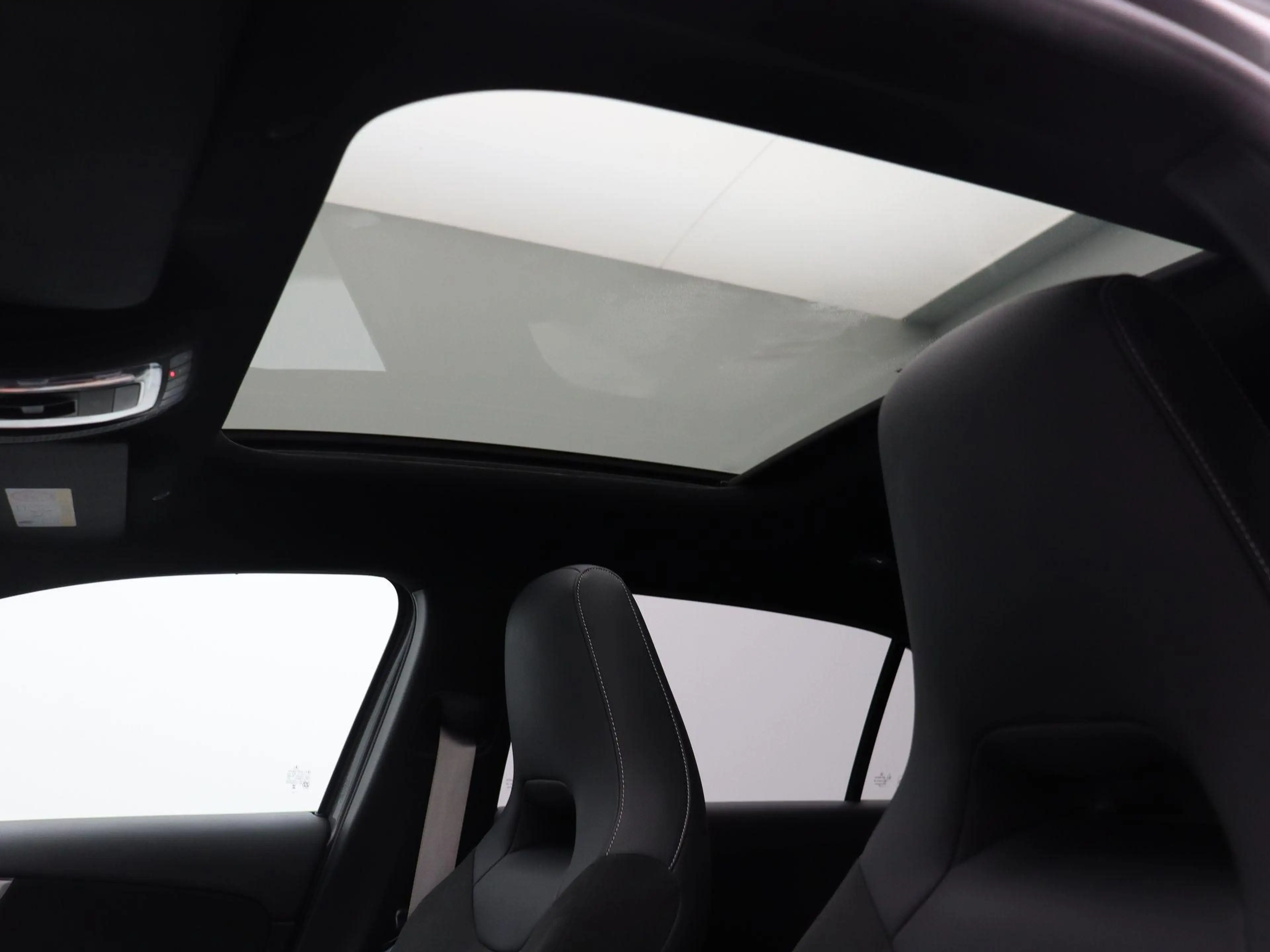 Mercedes-Benz A 250 e AMG Line + PREMIUM PLUS + PANO DAK + MULTIBEAM L — photo 12