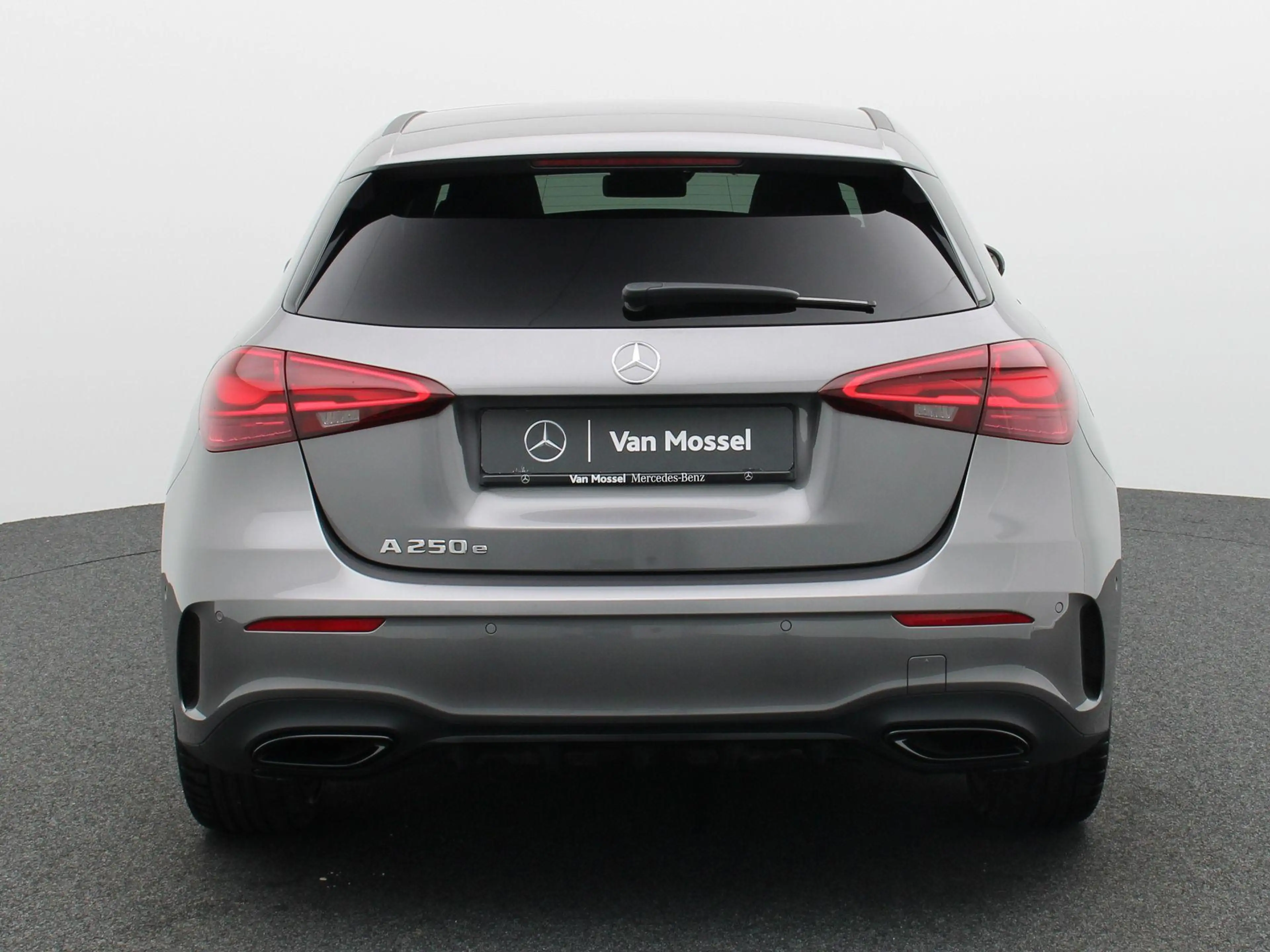 Mercedes-Benz A 250 e AMG Line + PREMIUM PLUS + PANO DAK + MULTIBEAM L — photo 5