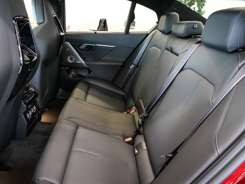 BMW 540 d xDrive Limousine M Sport HUD PANO ACC AHK — photo 11