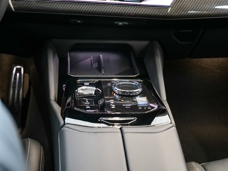 BMW 540 d xDrive Limousine M Sport HUD PANO ACC AHK — photo 14