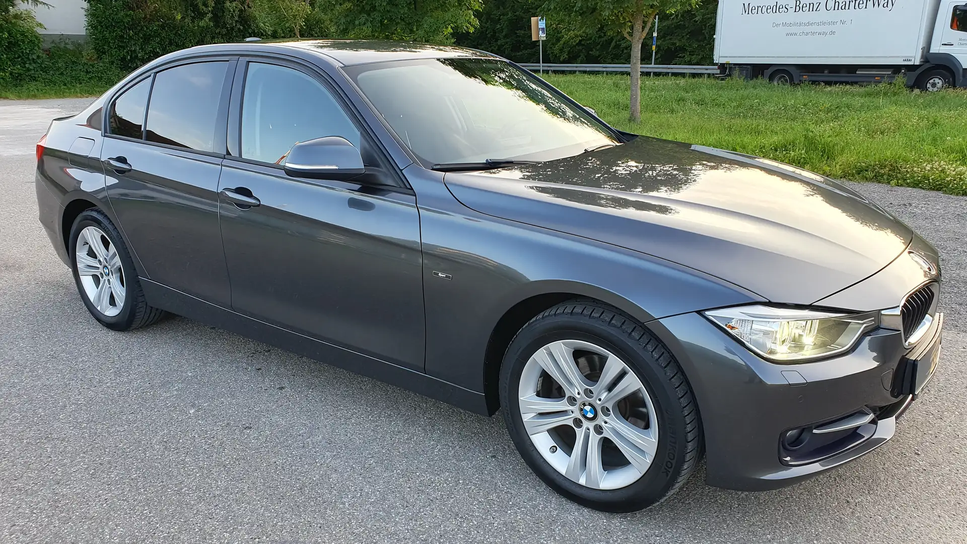 BMW 318 d / Sportline / Euro 6 / Xenon / Navi / 2. Hand Grijs - 1