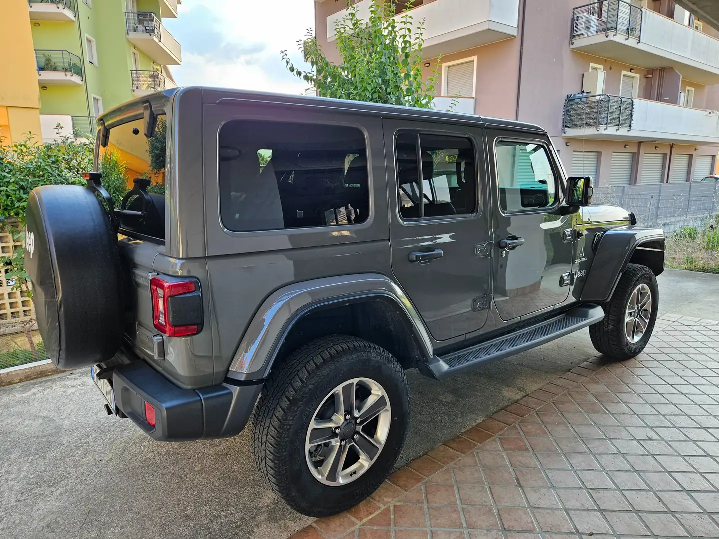 Jeep Wrangler Wrangler IV 2018 Unlimited 2.2 mjt II Sahara aut. Grigio - 1