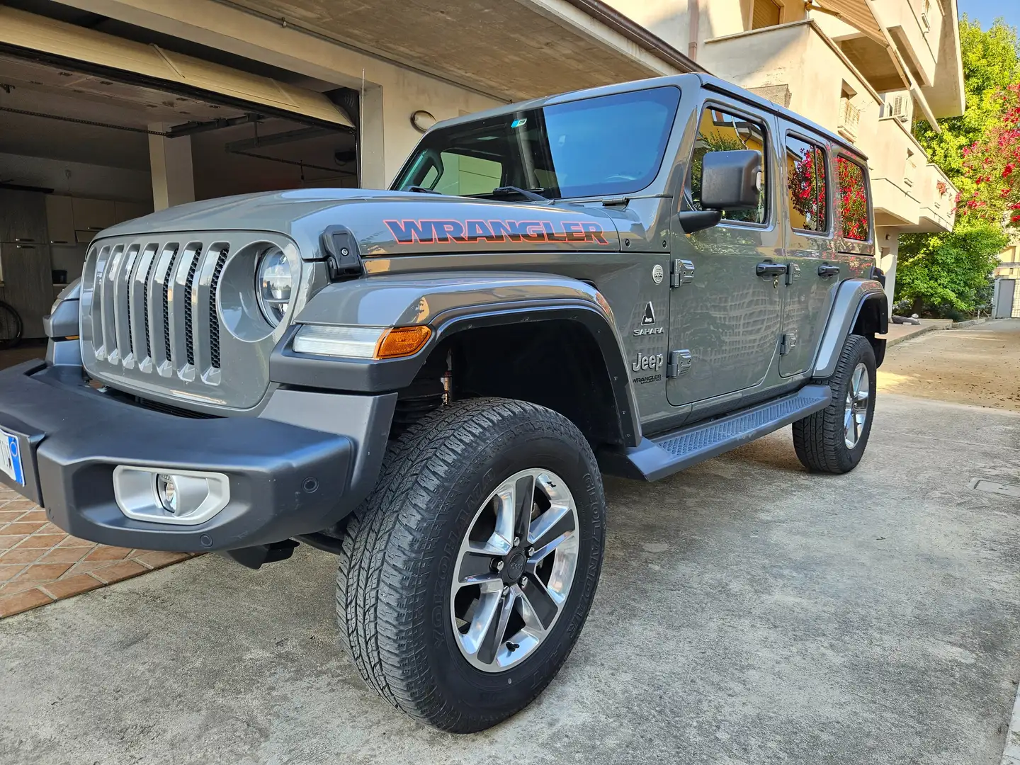 Jeep Wrangler Wrangler IV 2018 Unlimited 2.2 mjt II Sahara aut. Grigio - 2