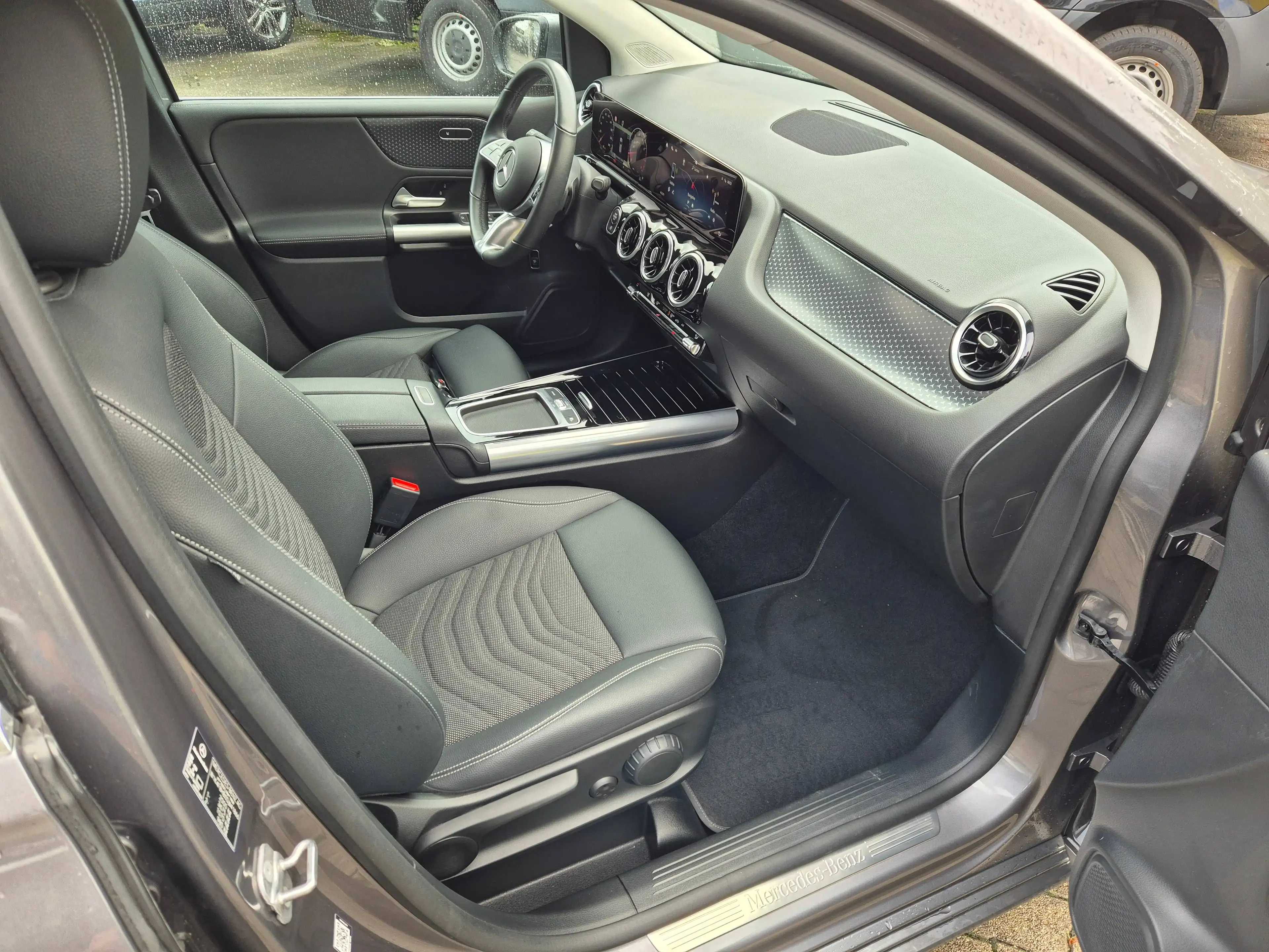 Mercedes-Benz B 200 B 200 (247.087) — photo 12