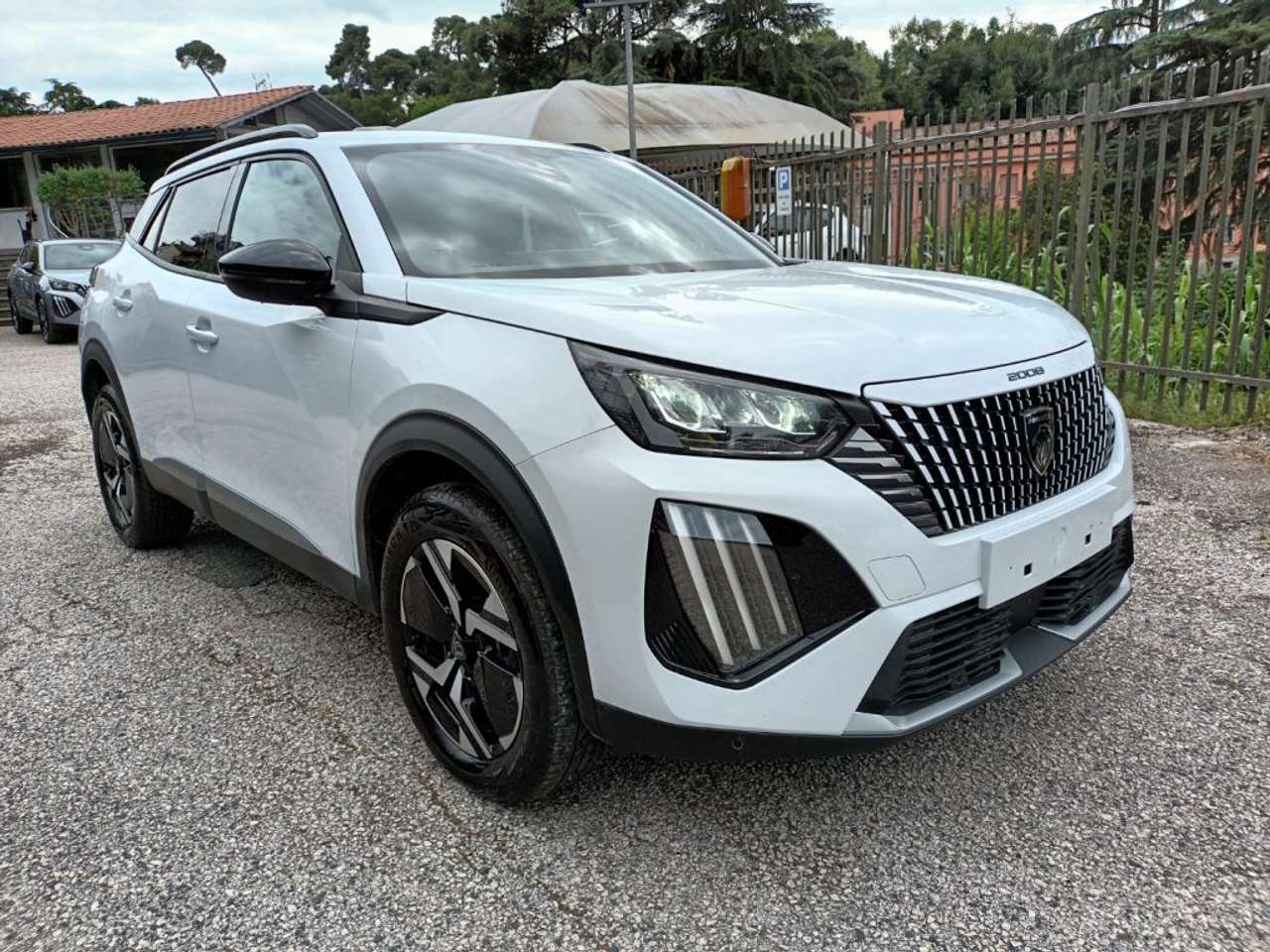 Peugeot 2008 1200 HYBRID ALLURE 145CV E-DCS6 CARPLAY FULL LED