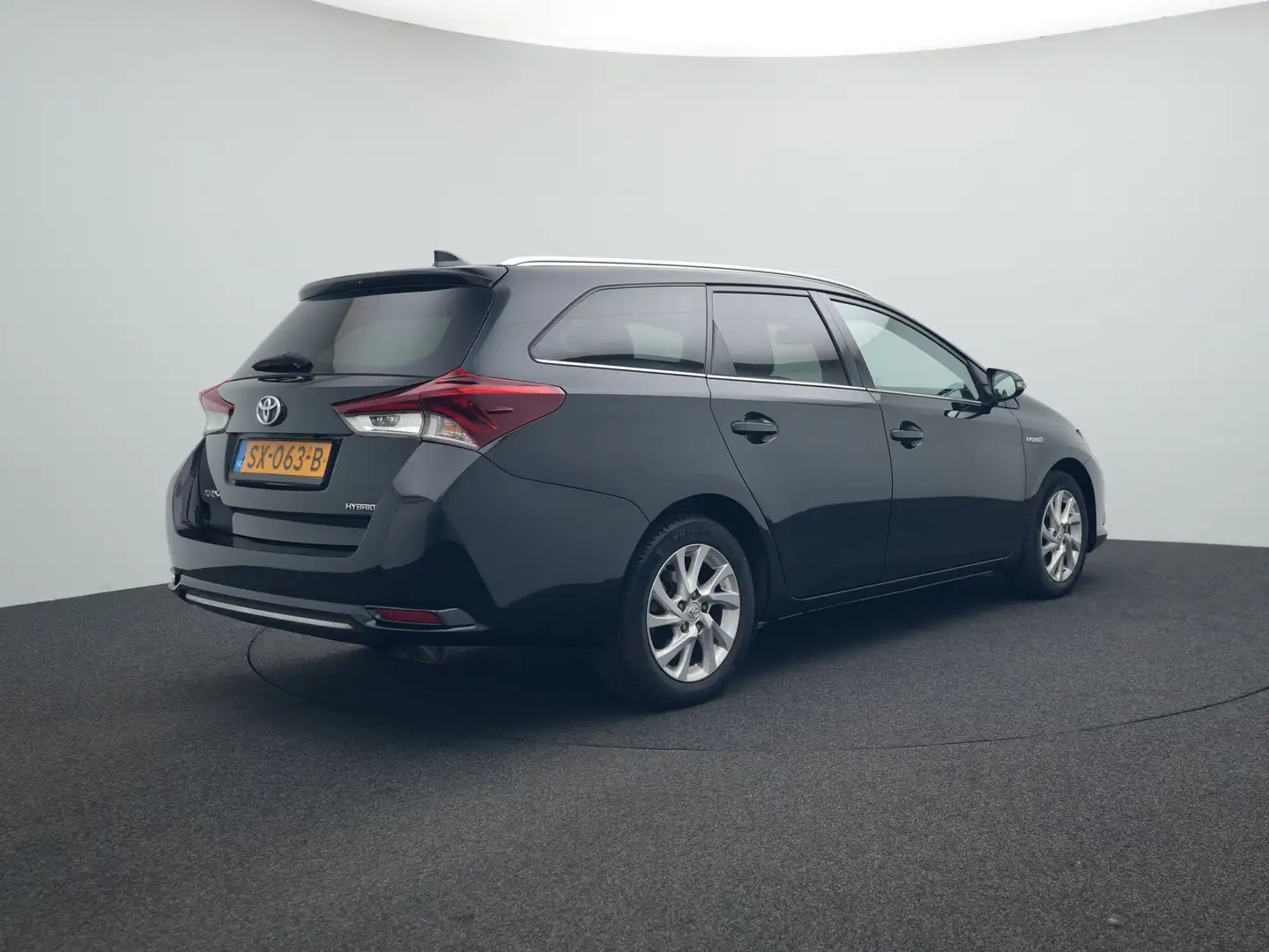 Toyota Auris Touring Sports 1.8 Hybrid Dynamic Go | Comfortstoe Zwart - 2