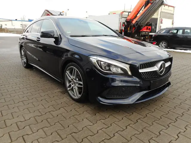 Mercedes-Benz CLA 220 4-Matic AMG-Line
