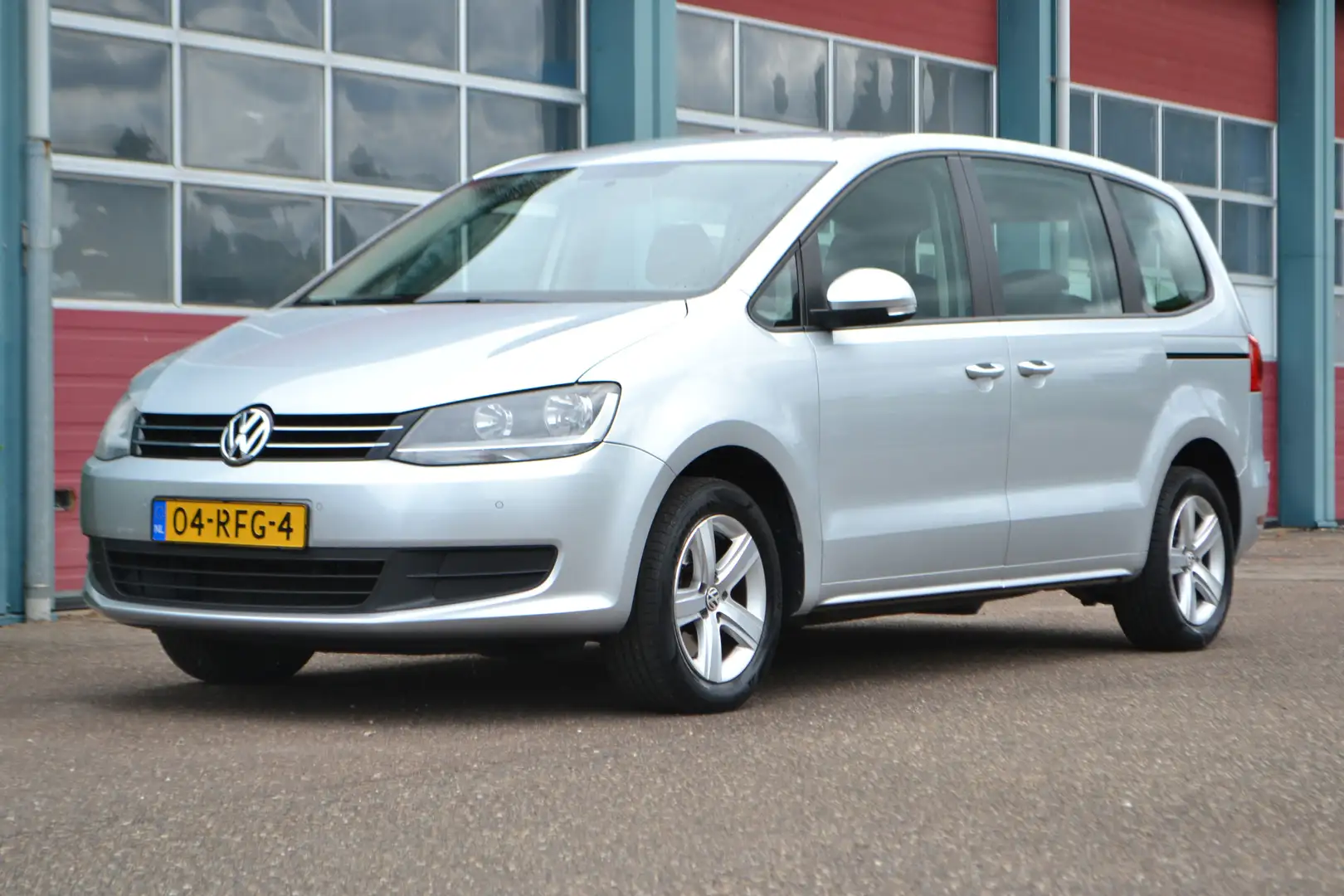 Volkswagen Sharan 1.4 TSI Trendline Grijs - 1